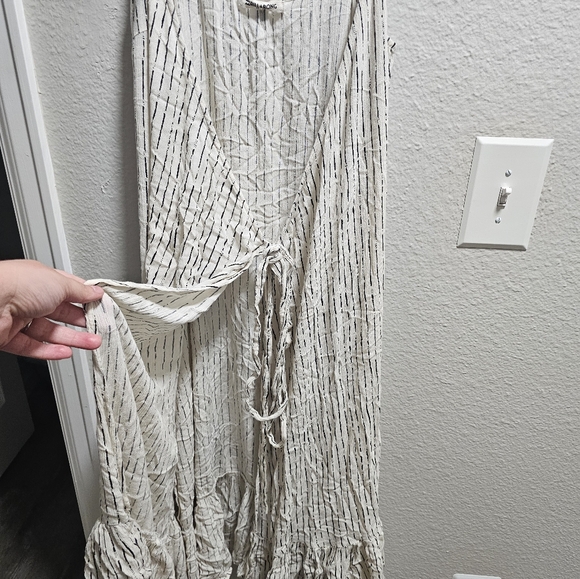 Billabong Wrap Dress - Picture 3 of 8